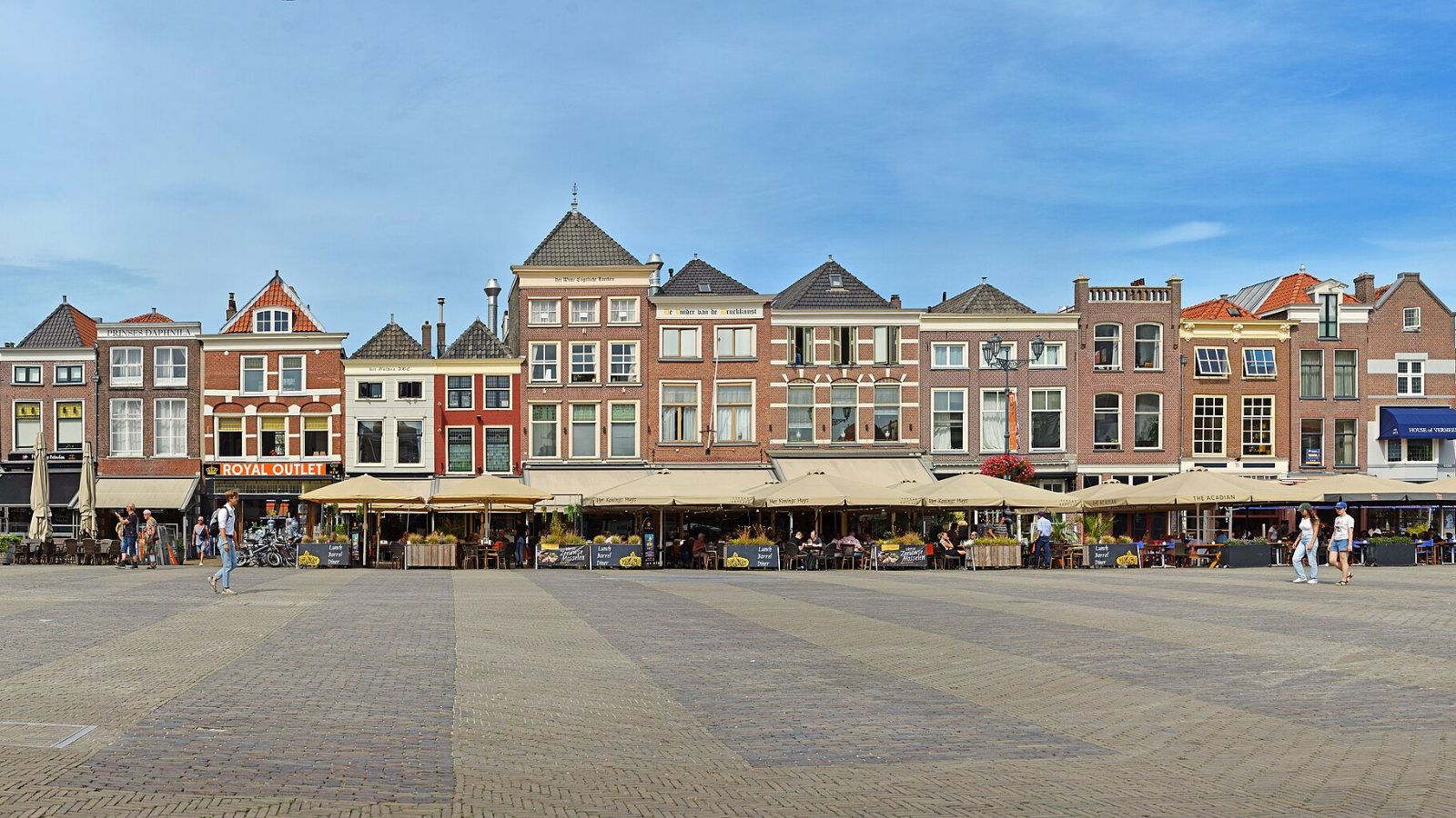 Het Spanjaardsgat in Delft met de Grote Kerk